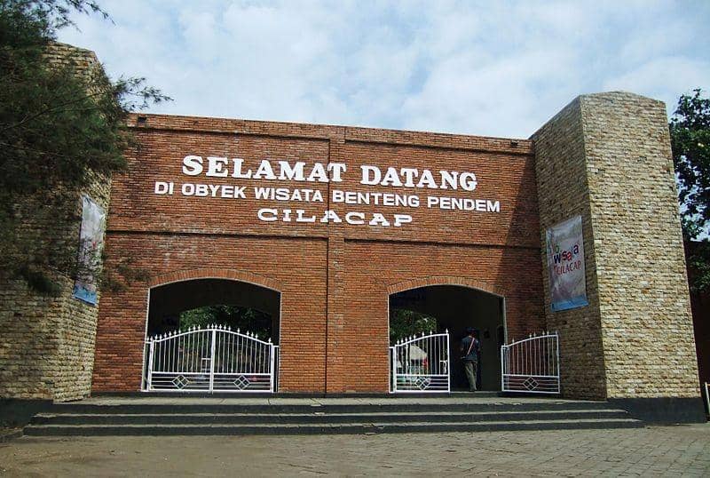 Gobed Jangkar: Jembatan Wisata yang Menyimpan Rahasia Cilacap